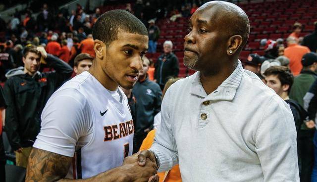 他用实际行 他用实际行