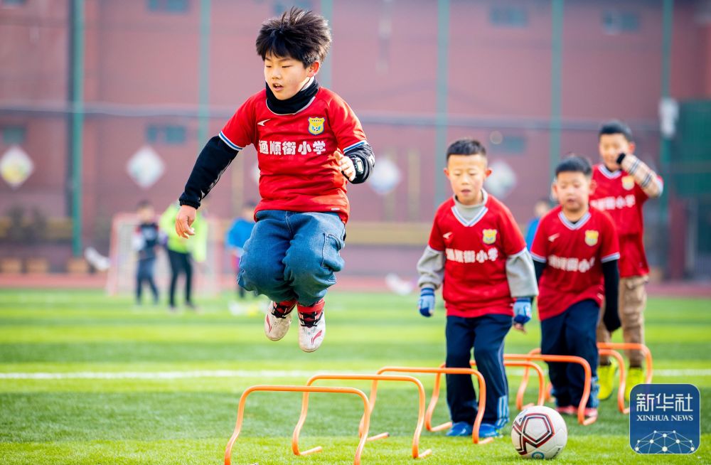 中国男足推 中国男足推